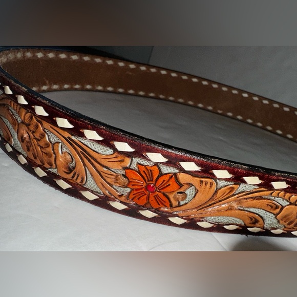American Darling Hand Tooled Genuine American Leather Belt Beautiful Flowers - Picture 5 of 7